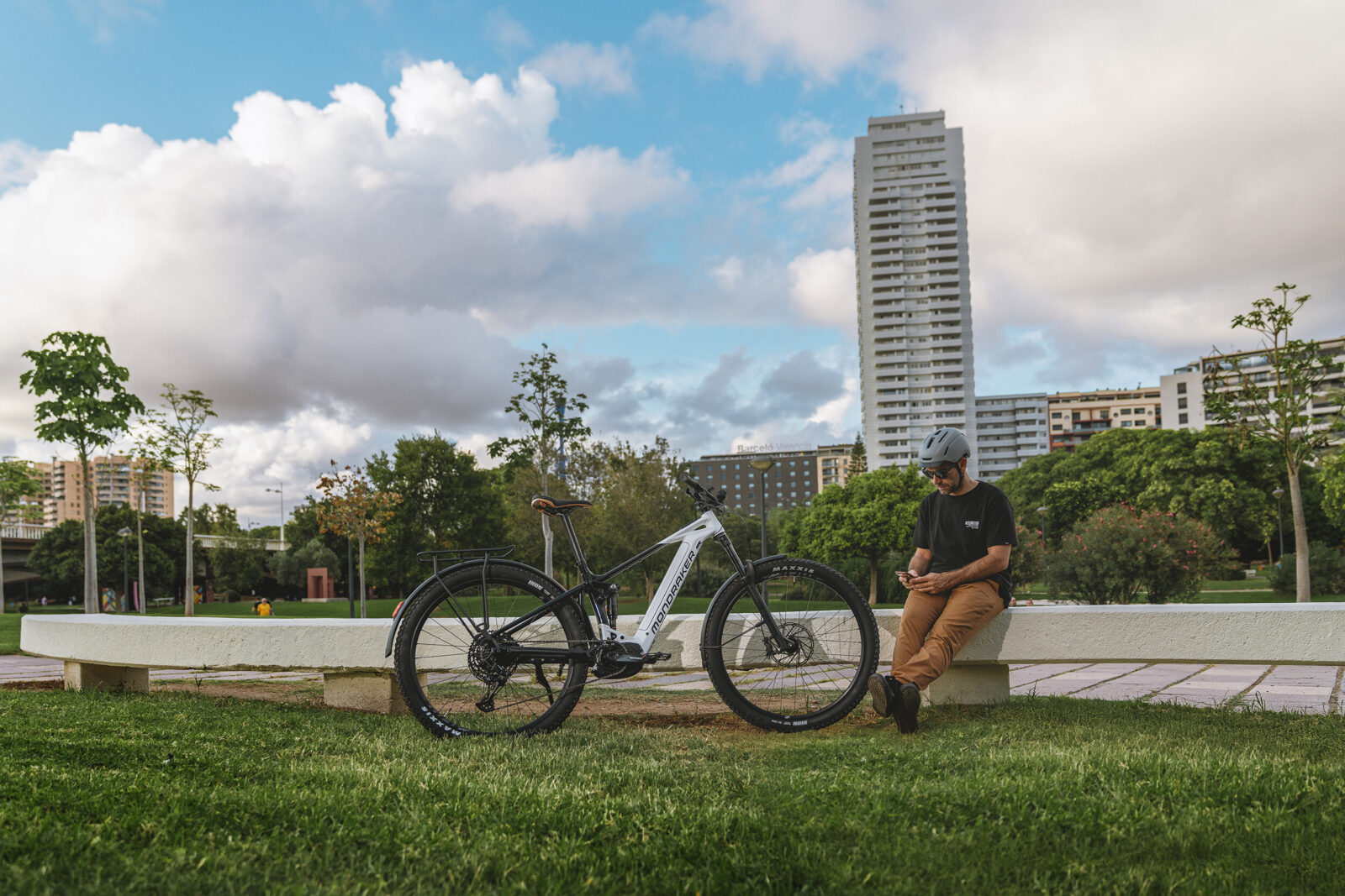 Économisez jusqu&rsquo;à 1 100€ sur votre vélo électrique 2025 : guide complet des aides et subventions VAE
